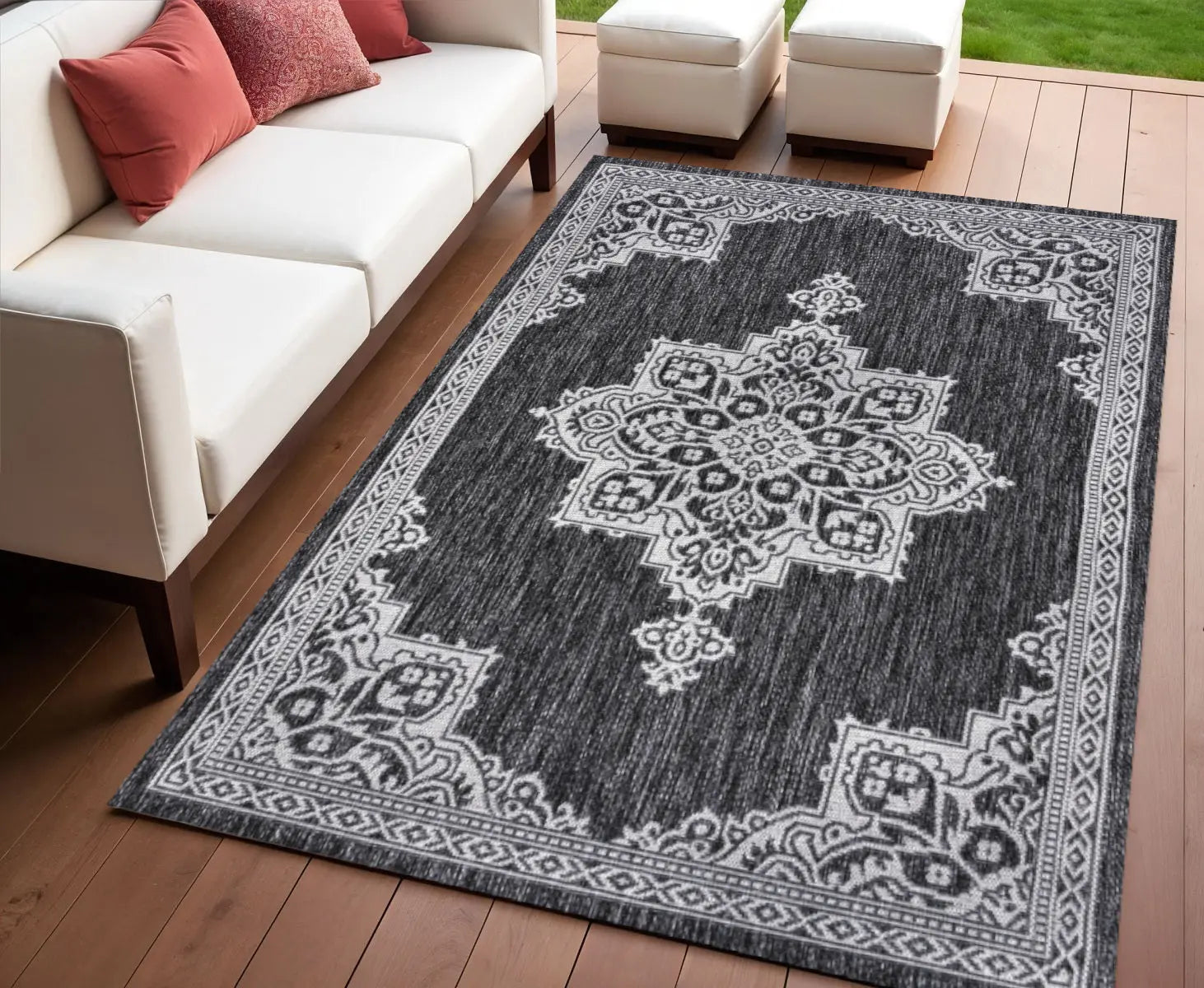 4' X 6' Dark Gray And Cream Medallion Indoor Outdoor Area Rug Homeroots Outdoor