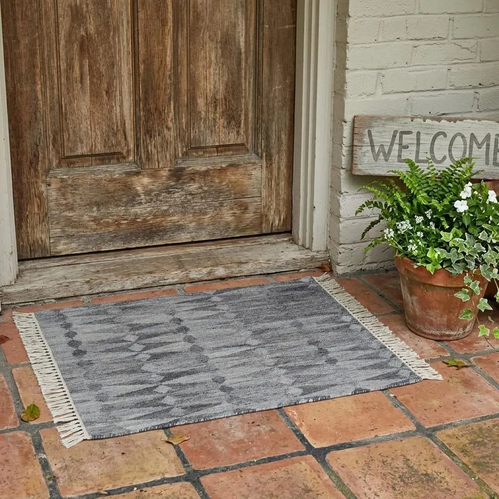 4' X 6' Gray And Black Geometric Hand Woven Area Rug With Fringe Homeroots Outdoor