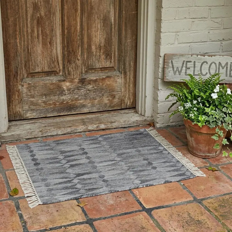 4' X 6' Gray And Black Geometric Hand Woven Area Rug With Fringe Homeroots Outdoor