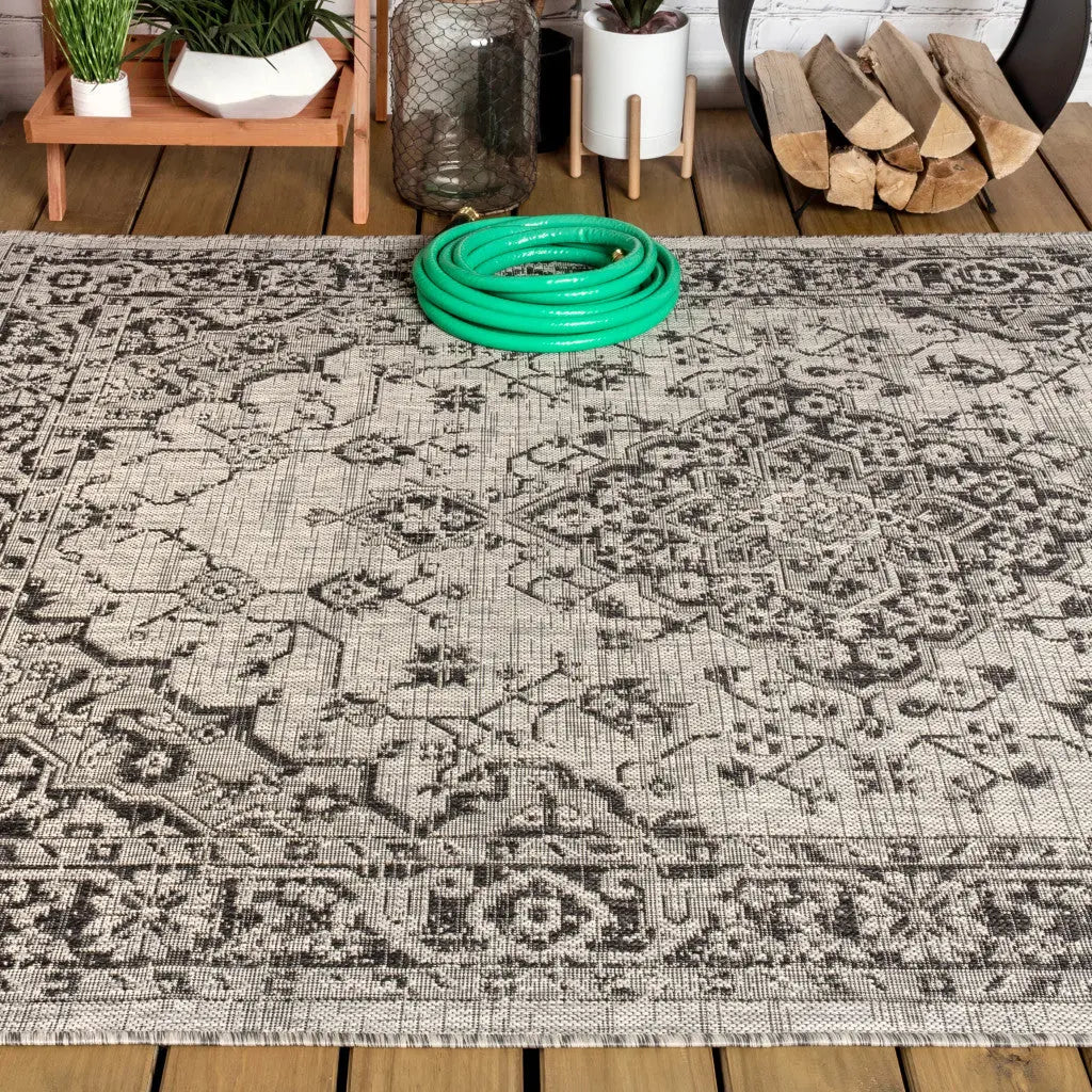 4' X 6' Gray And Black Medallion Indoor Outdoor Area Rug Homeroots Outdoor