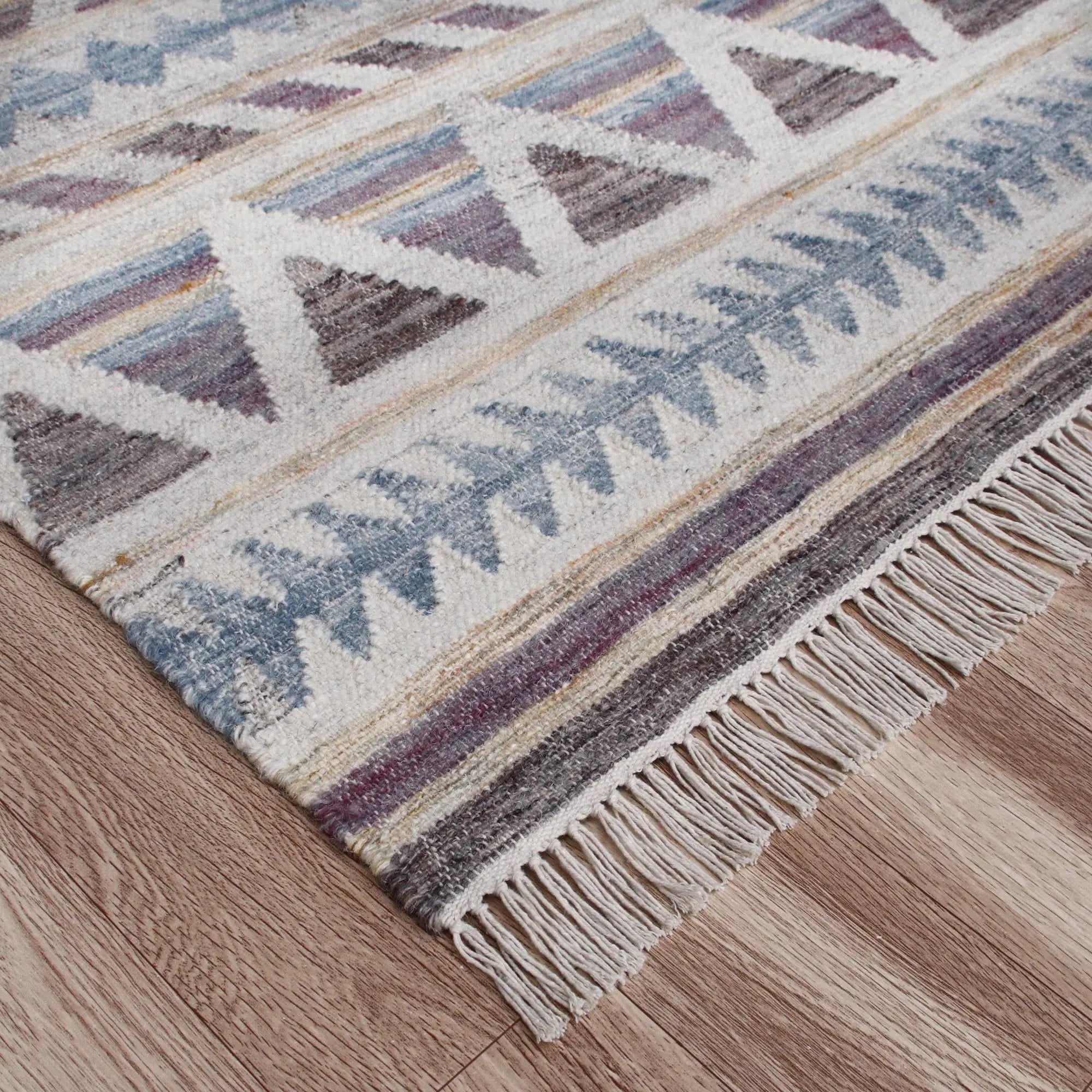 4' X 6' Gray And Tan Jute Geometric Hand Woven Area Rug Homeroots Home Decor