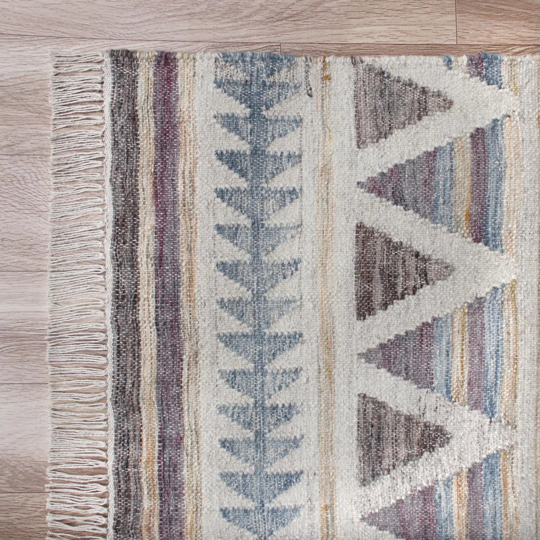 4' X 6' Gray And Tan Jute Geometric Hand Woven Area Rug Homeroots Home Decor
