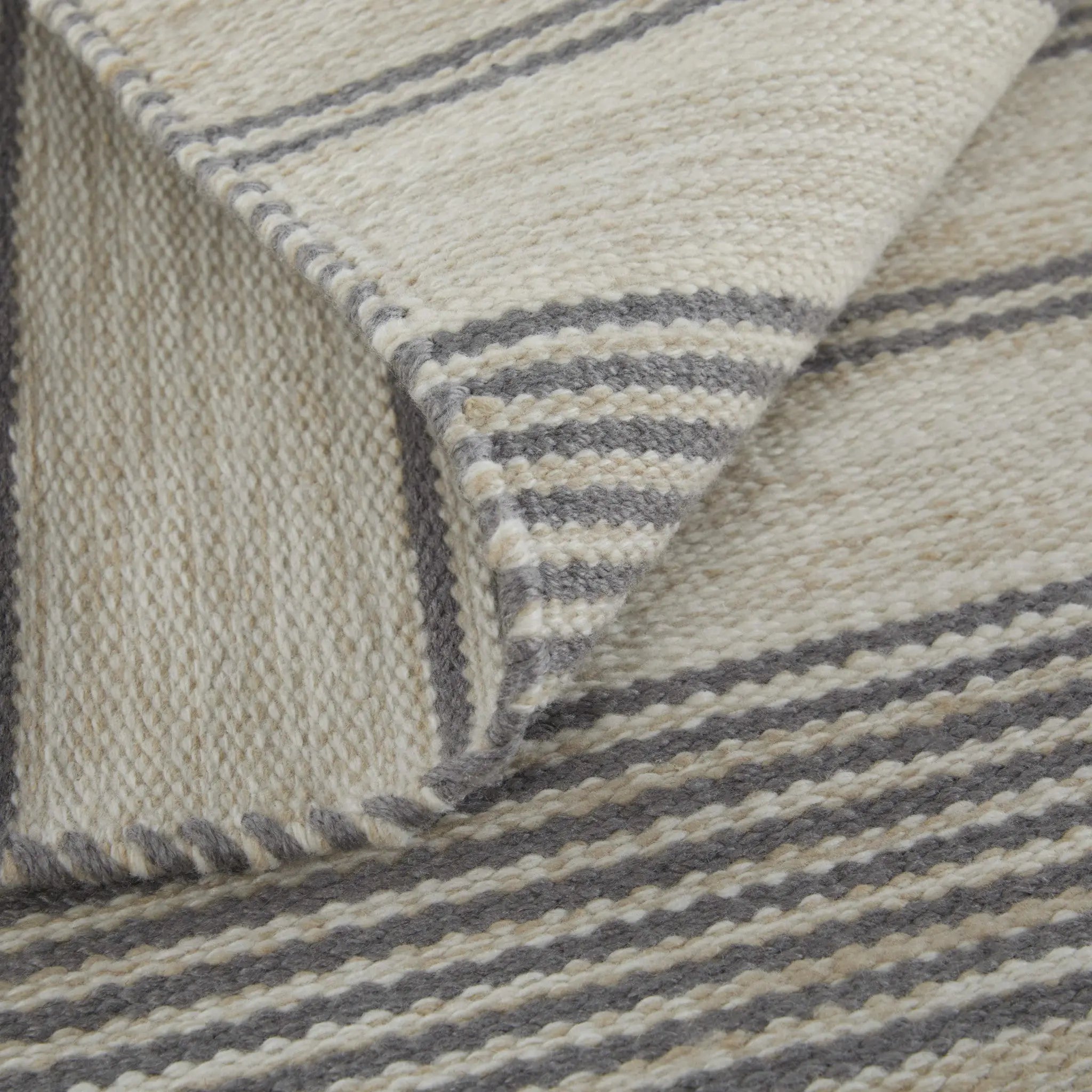 4' X 6' Gray and Ivory Striped Hand Woven Area Rug Homeroots Outdoor