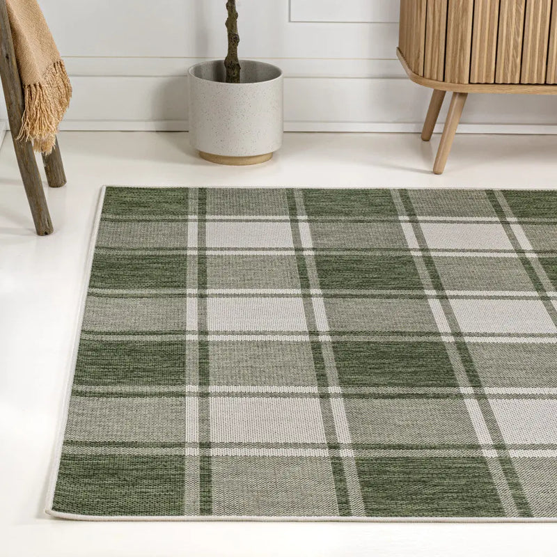 4' X 6' Green And Cream Gingham Indoor Outdoor Area Rug - GreatEagleInc