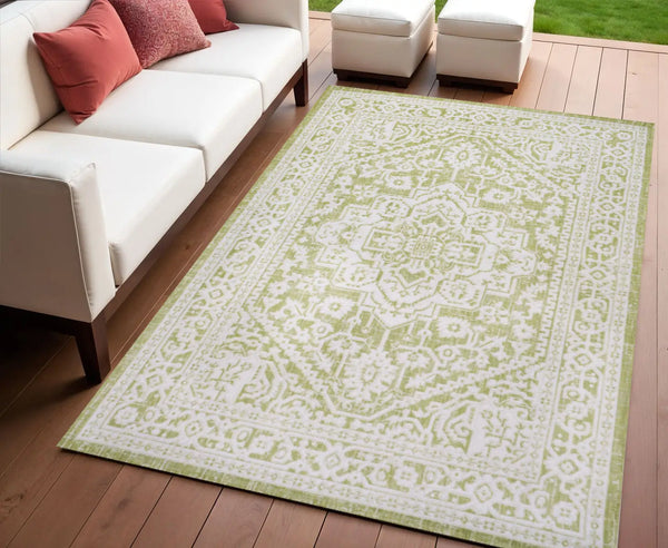 4' X 6' Green And Cream Medallion Indoor Outdoor Area Rug Homeroots Outdoor