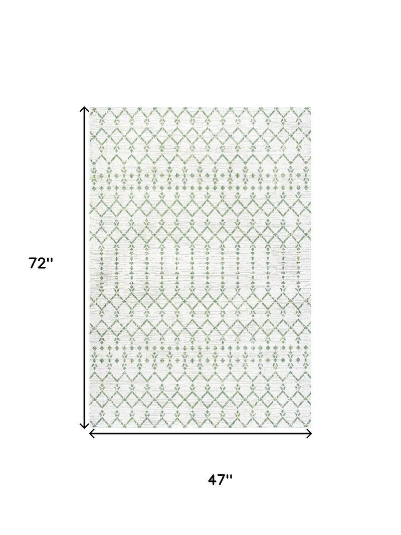 4' X 6' Green And Ivory Trellis Indoor Outdoor Area Rug Homeroots Outdoor