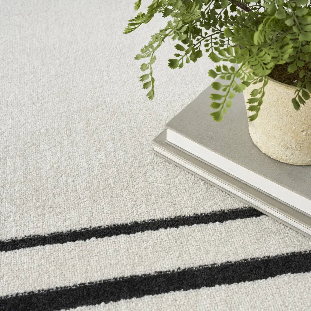 4' X 6' Ivory And Black Indoor Outdoor Area Rug Homeroots Outdoor