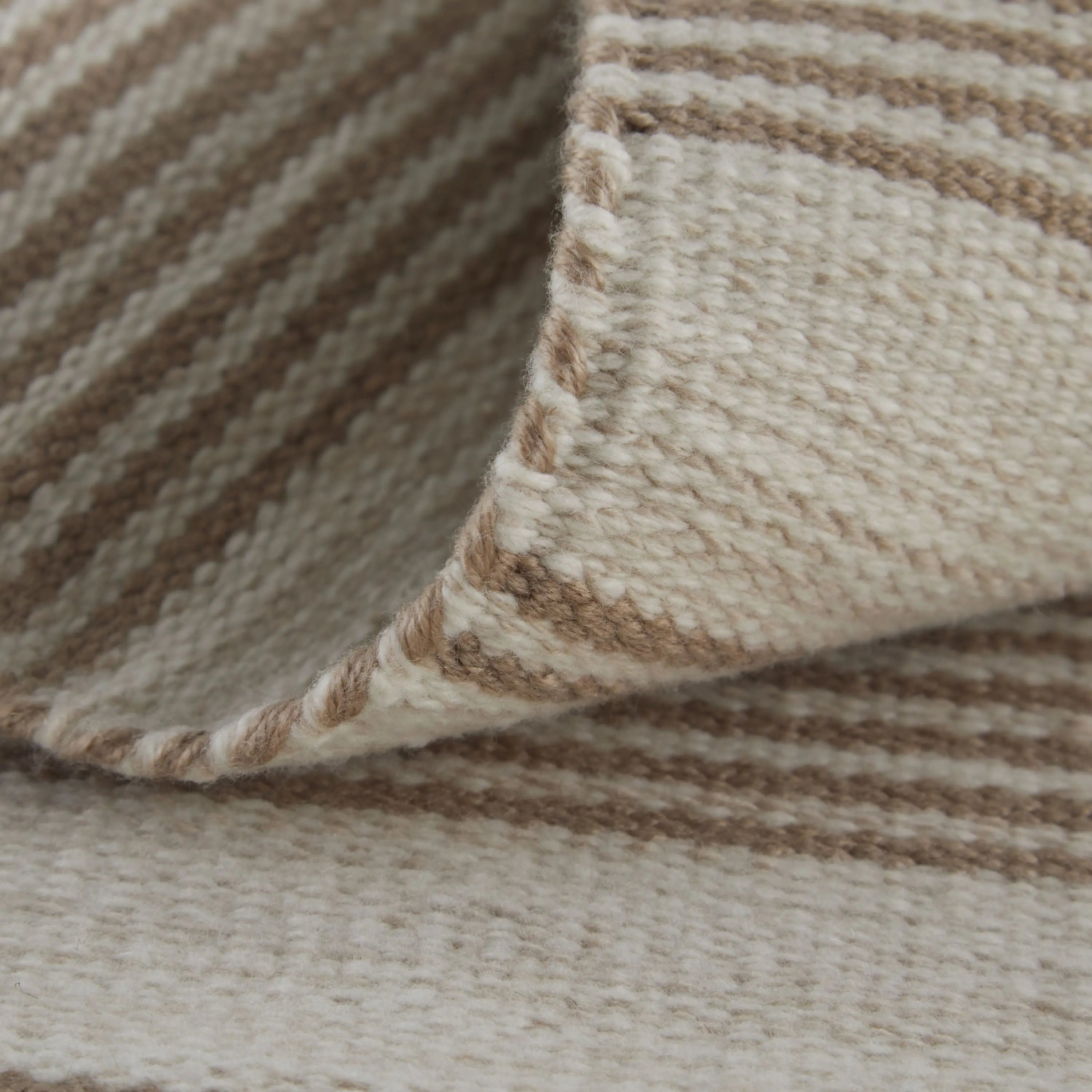 4' X 6' Ivory And Taupe Striped Hand Woven Area Rug Homeroots Outdoor