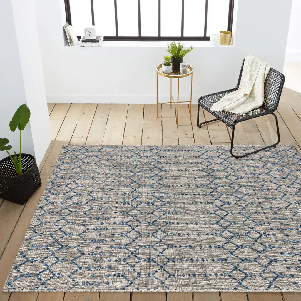 4' X 6' Light Gray And Navy Blue Trellis Indoor Outdoor Area Rug Homeroots Outdoor