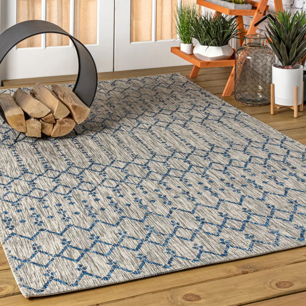 4' X 6' Light Gray And Navy Blue Trellis Indoor Outdoor Area Rug Homeroots Outdoor