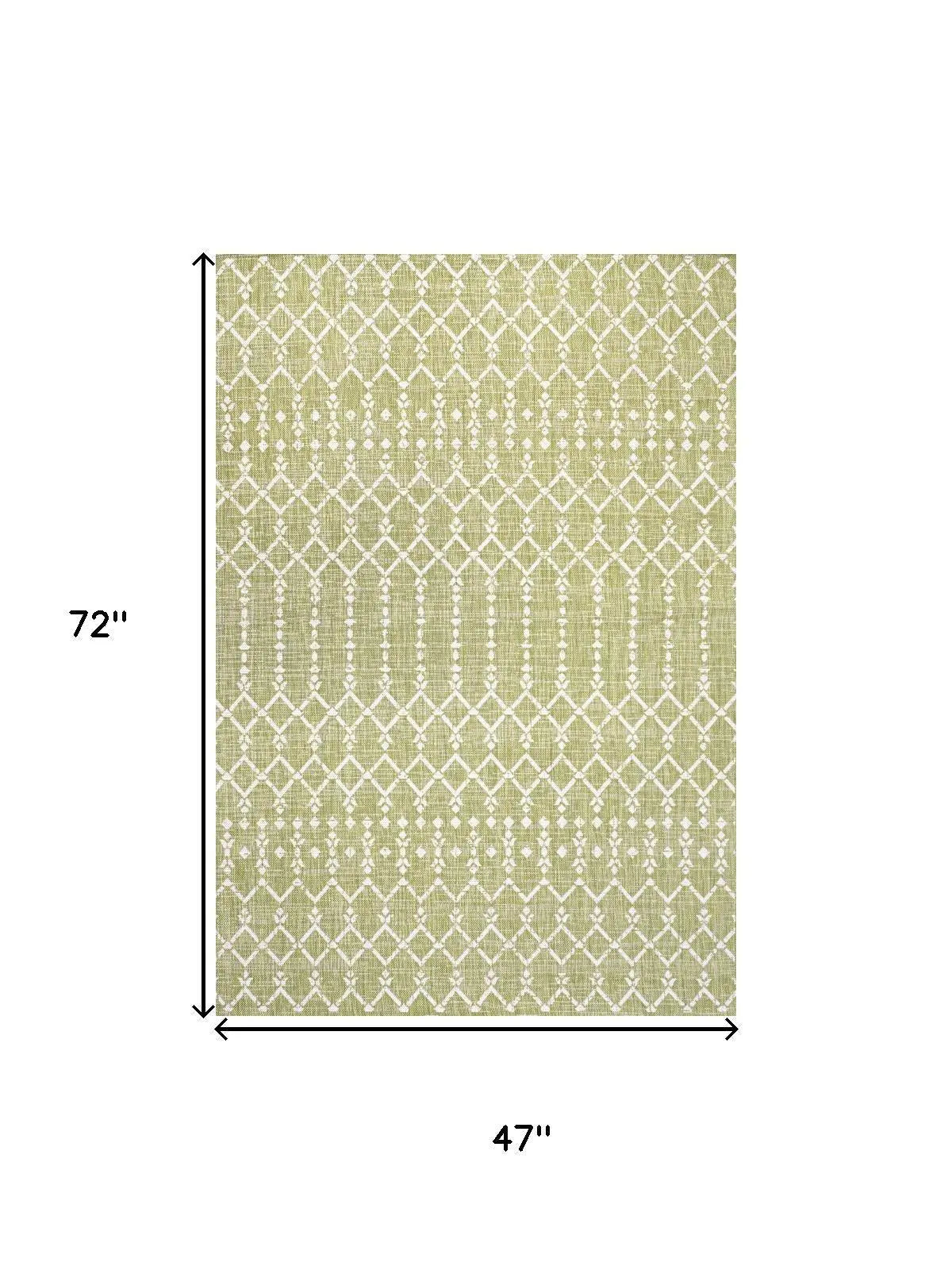 4' X 6' Light Green And Cream Trellis Indoor Outdoor Area Rug Homeroots Outdoor