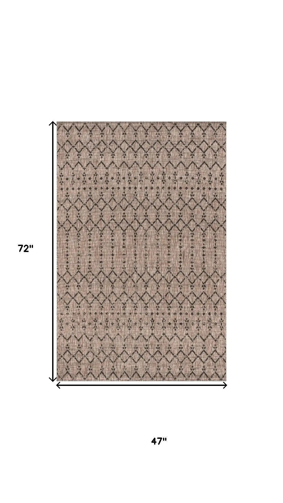 4' X 6' Natural And Black Trellis Indoor Outdoor Area Rug Homeroots Outdoor
