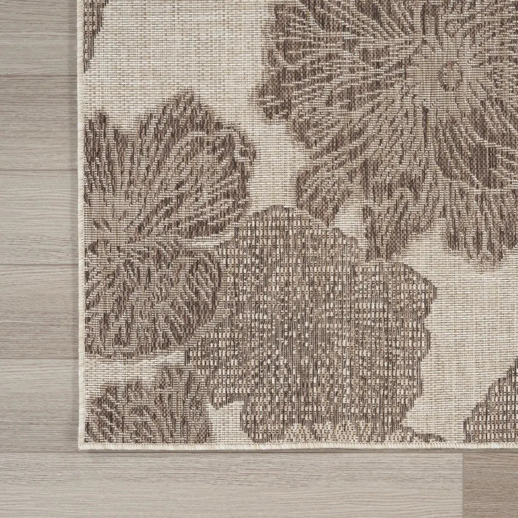 4' X 6' Natural And Ivory Floral Indoor Outdoor Area Rug Homeroots Outdoor