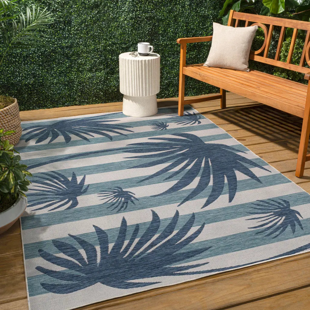 4' X 6' Navy Blue And Cream Floral Indoor Outdoor Area Rug Homeroots Outdoor