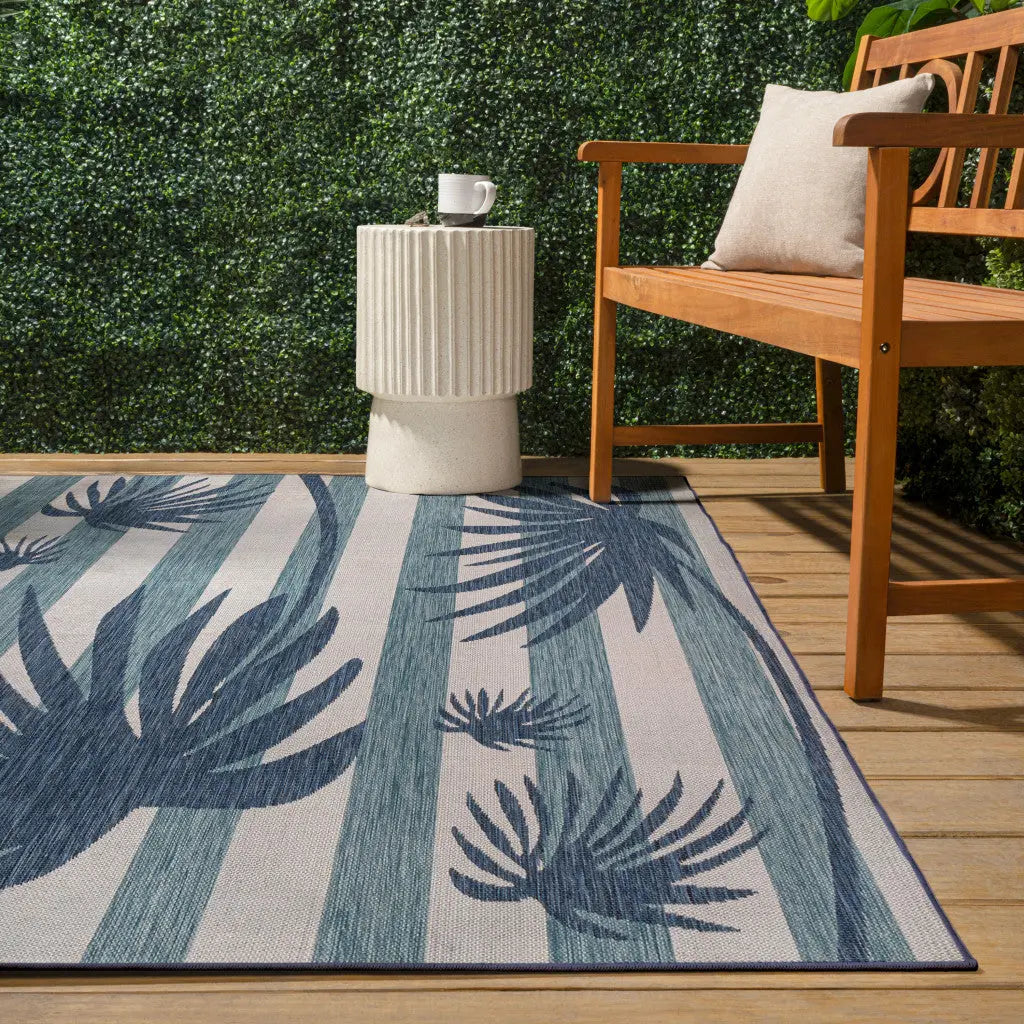 4' X 6' Navy Blue And Cream Floral Indoor Outdoor Area Rug Homeroots Outdoor