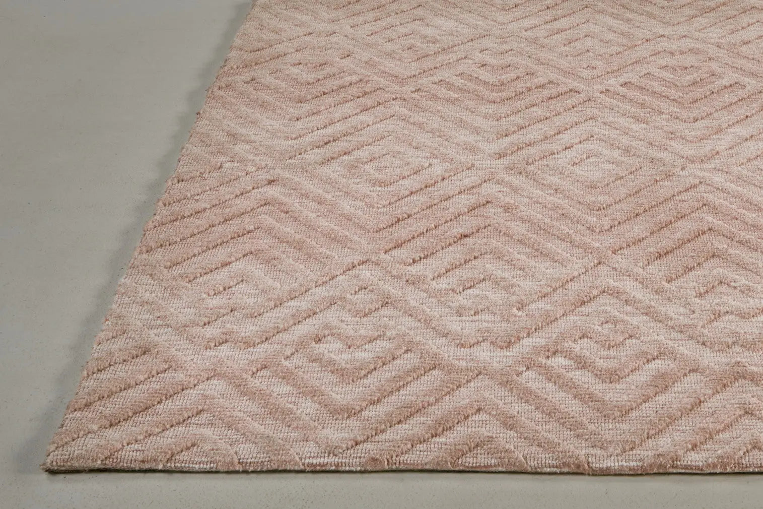 4' X 6' Pink And Ivory Geometric Stain Resistant Area Rug Homeroots Home Decor