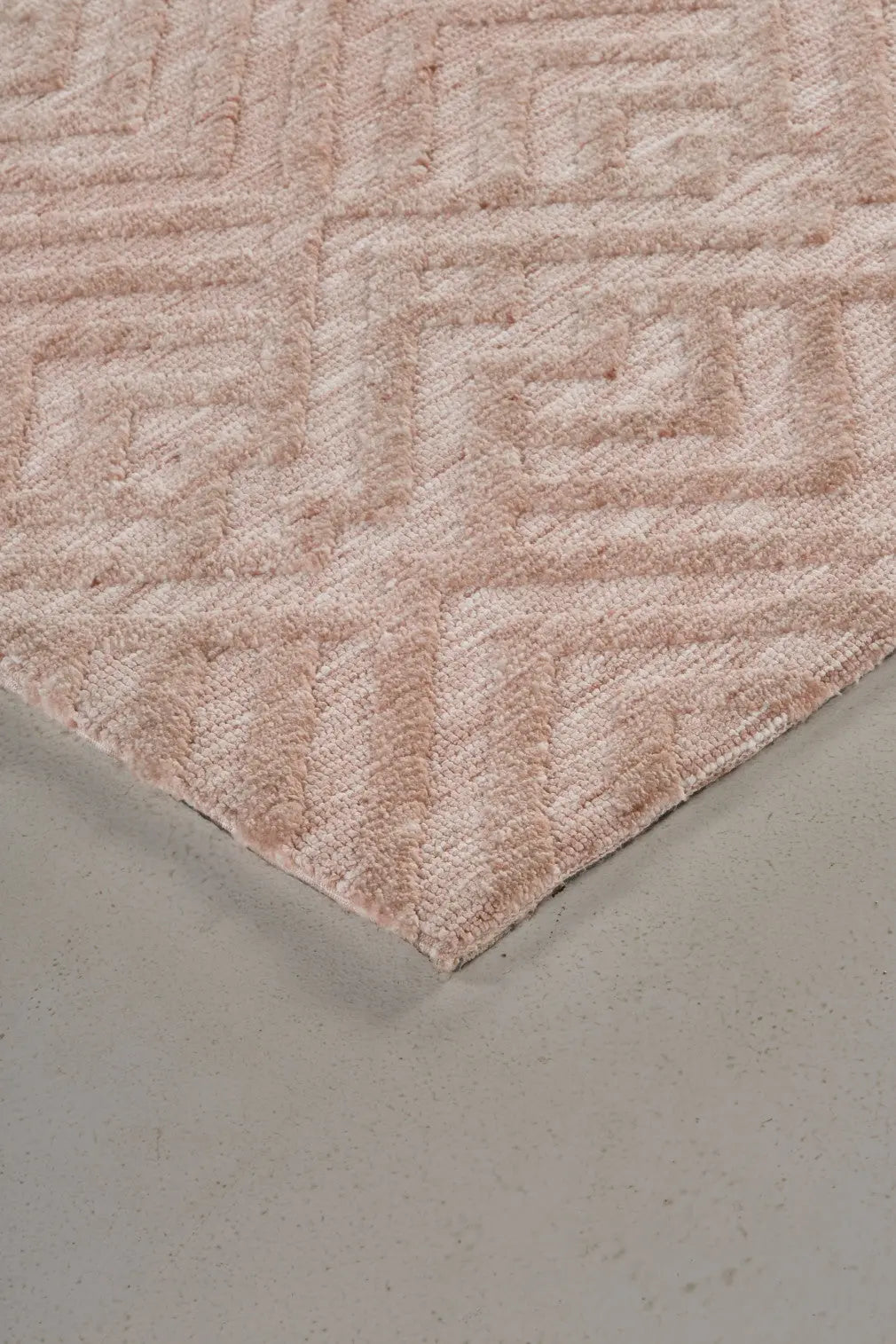 4' X 6' Pink And Ivory Geometric Stain Resistant Area Rug Homeroots Home Decor