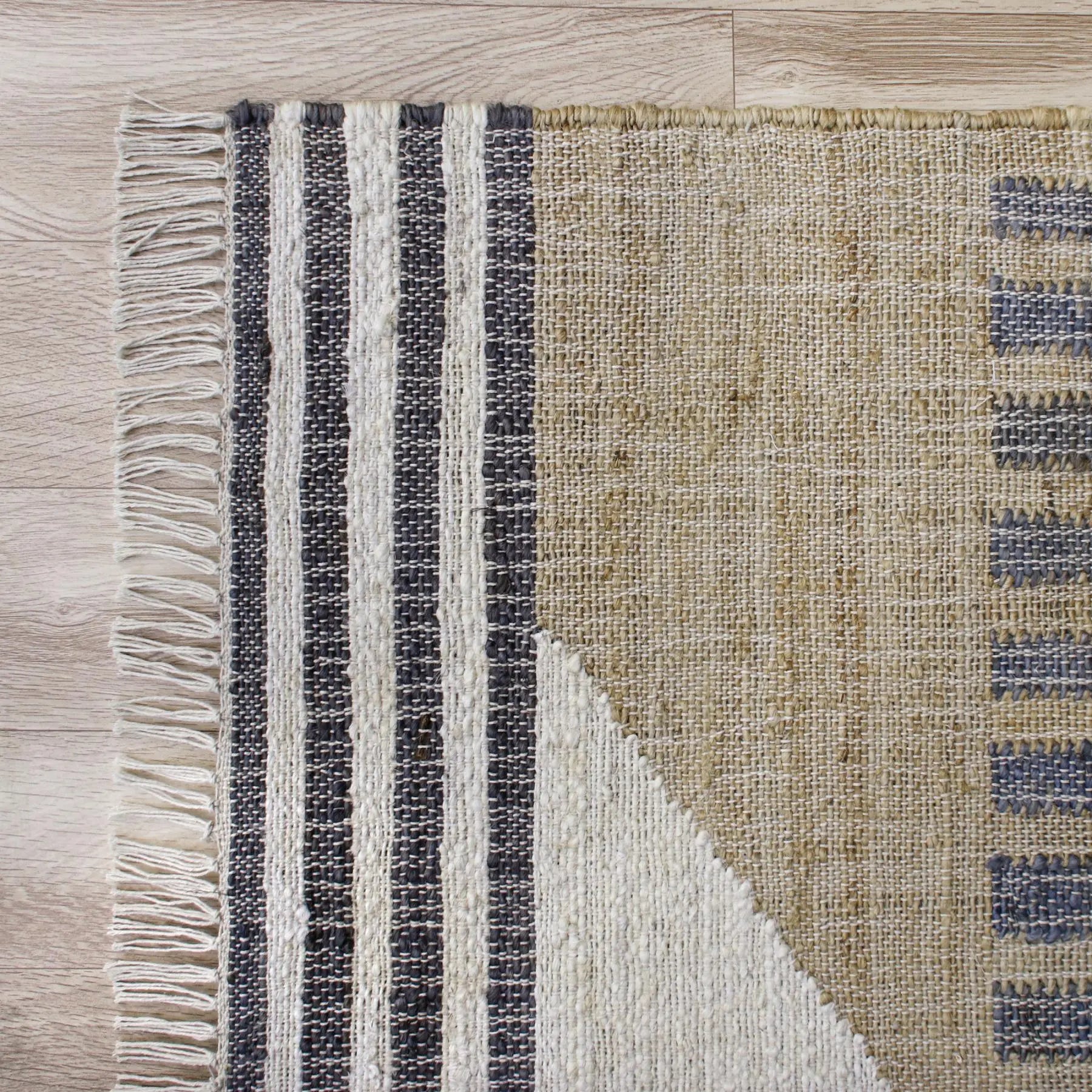 4' X 6' Tan And Black Jute Tribal Hand Woven Area Rug Homeroots Home Decor