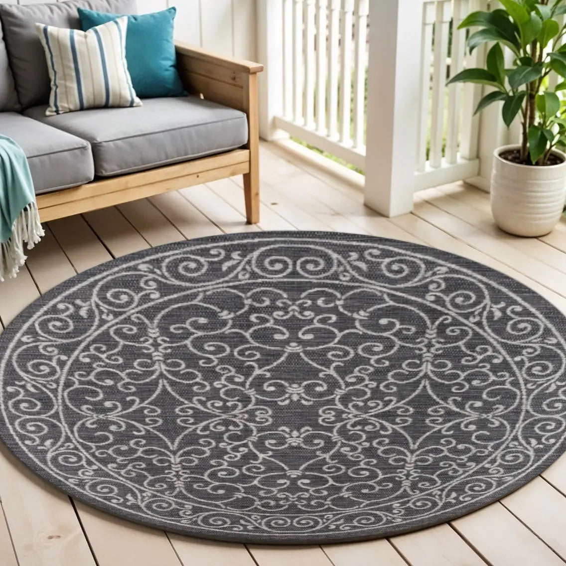 5' Black And Gray Round Medallion Indoor Outdoor Area Rug Homeroots Outdoor