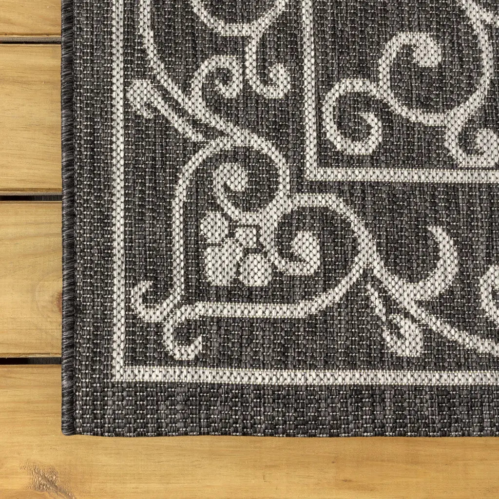 5' Black And Gray Round Medallion Indoor Outdoor Area Rug Homeroots Outdoor