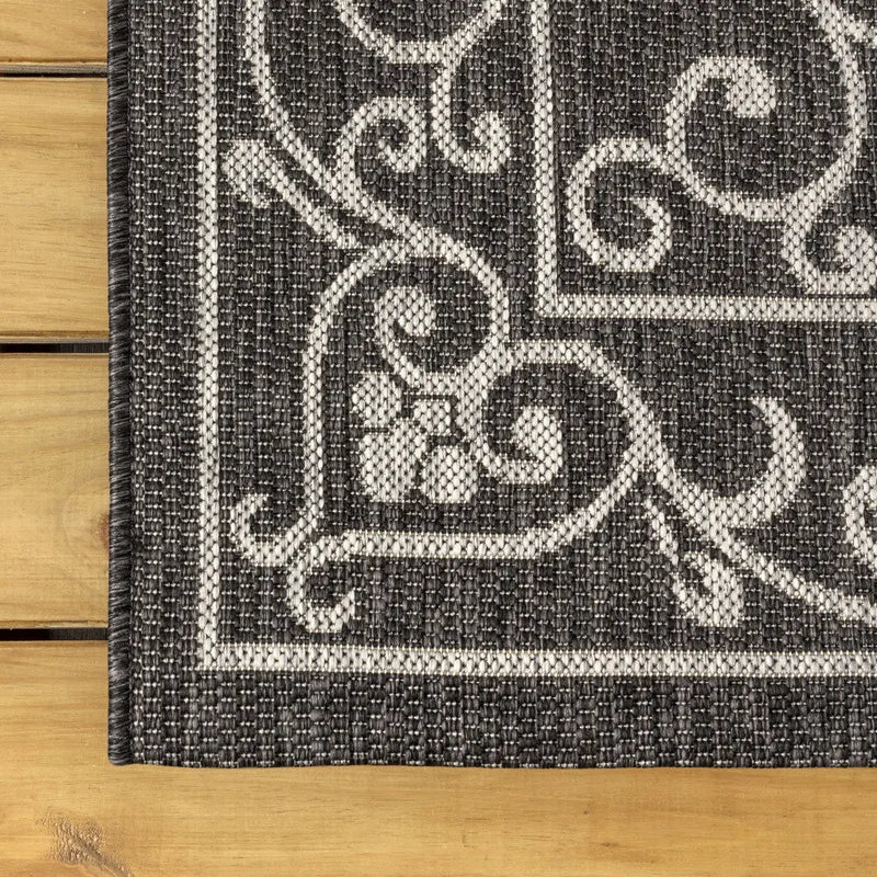 5' Black And Gray Round Medallion Indoor Outdoor Area Rug Homeroots Outdoor