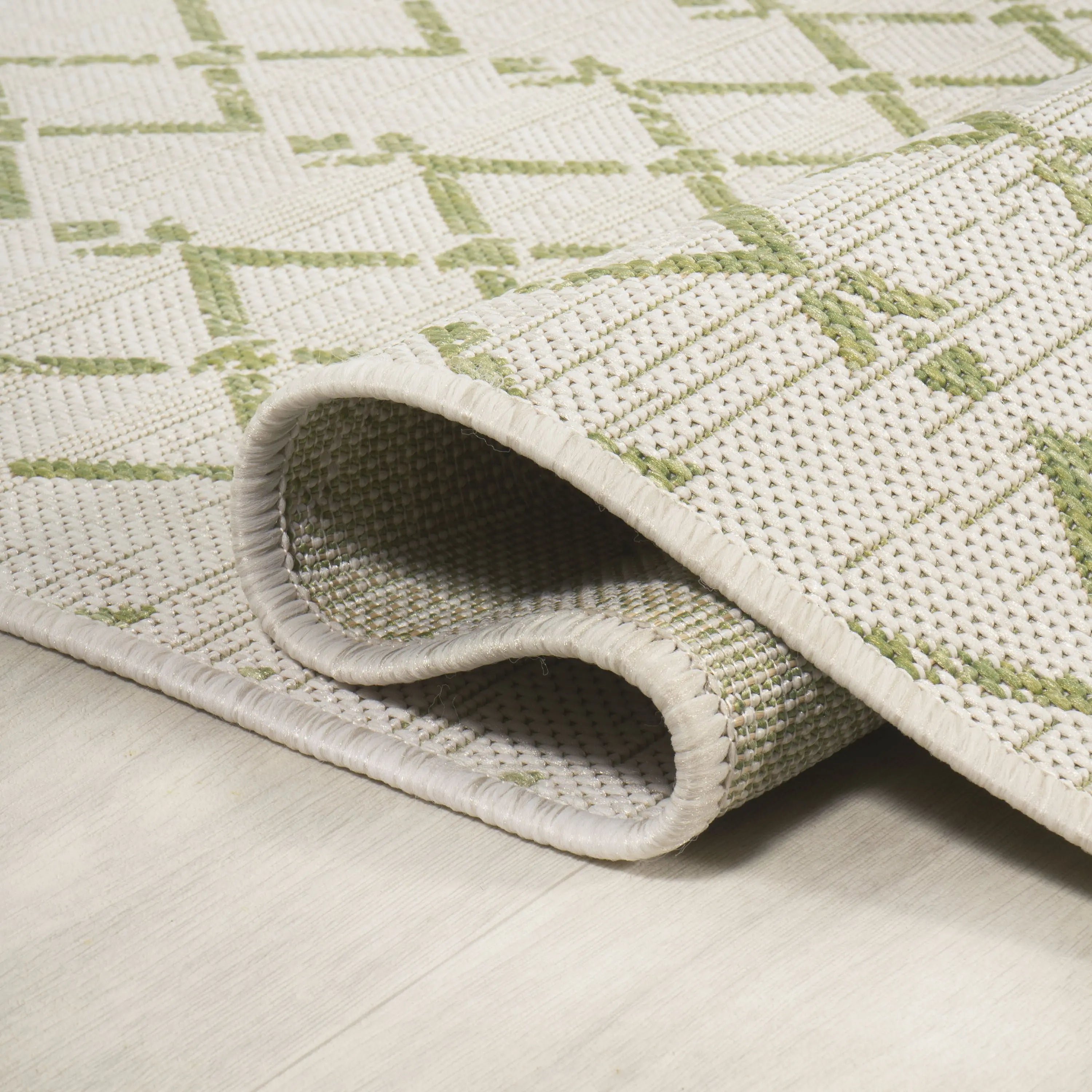 5' Cream And Green Round Trellis Indoor Outdoor Area Rug Homeroots Outdoor