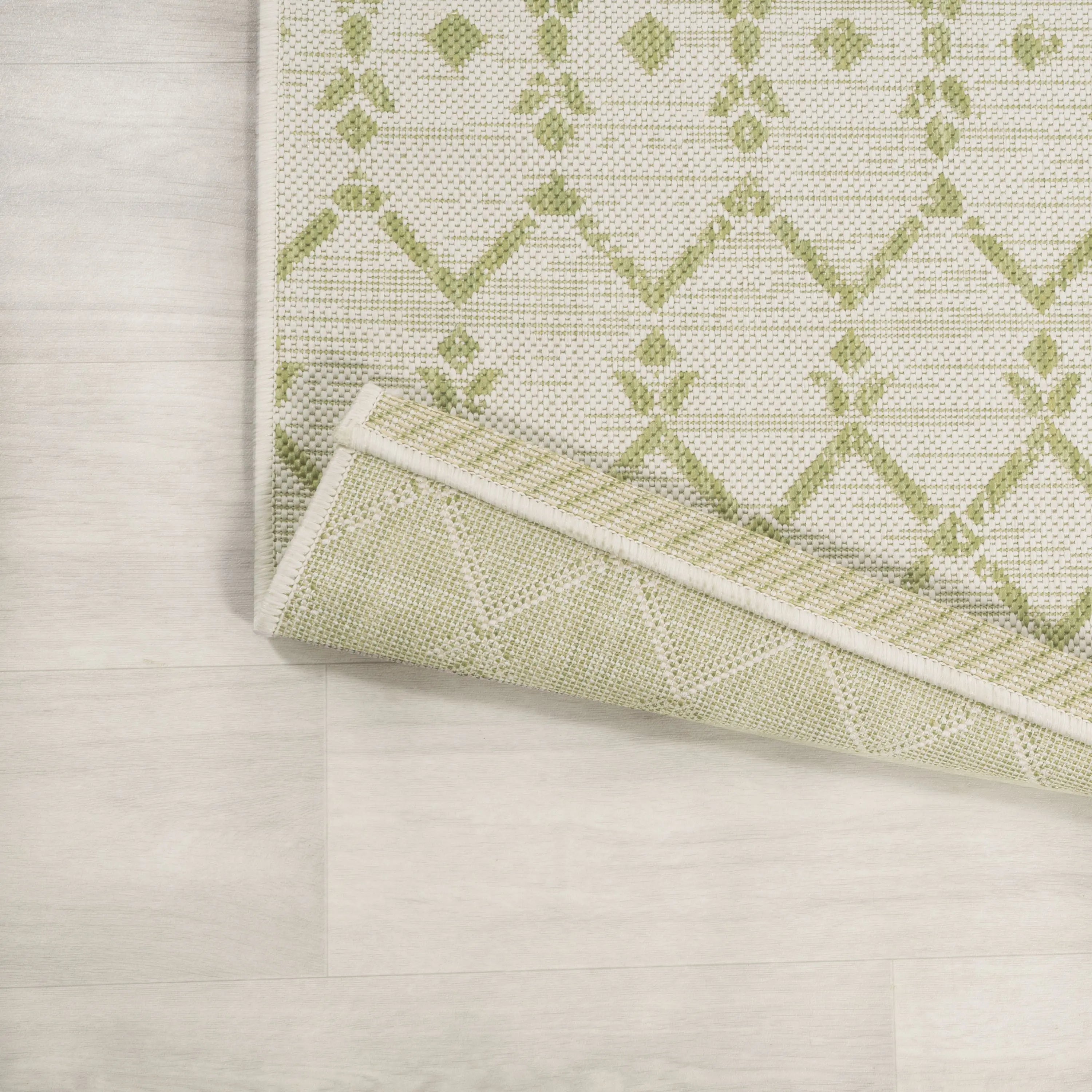 5' Cream And Green Round Trellis Indoor Outdoor Area Rug Homeroots Outdoor