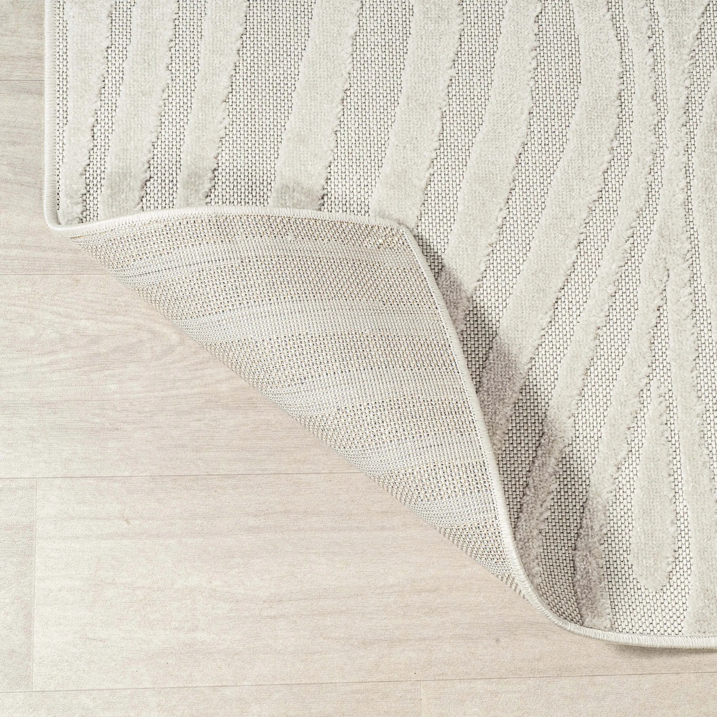 5' Cream And Ivory Round Abstract Indoor Outdoor Area Rug Homeroots Outdoor