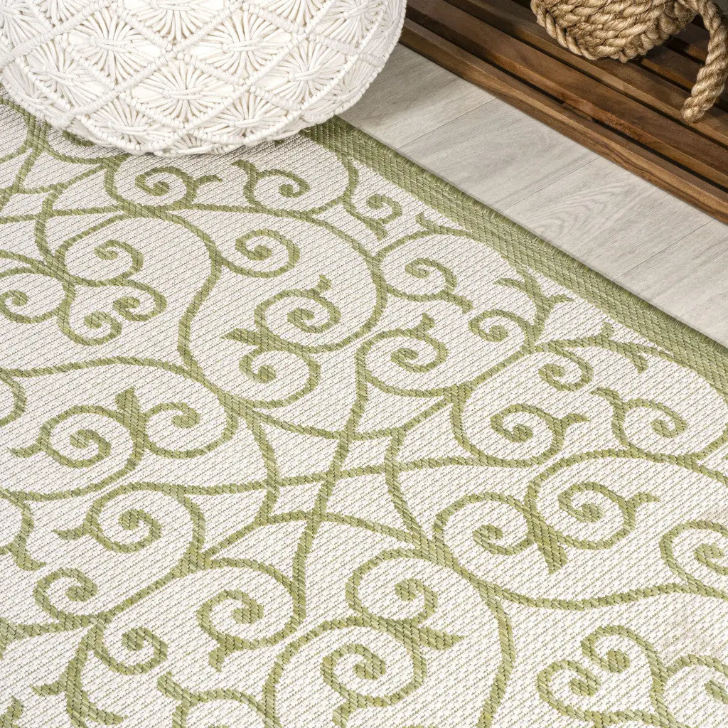 5' Green And Cream Round Geometric Indoor Outdoor Area Rug Homeroots Outdoor