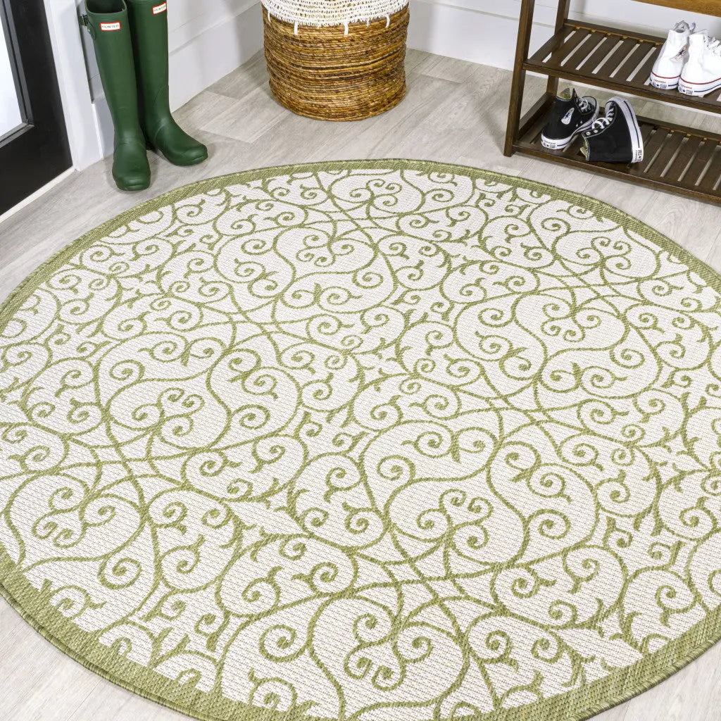 5' Green And Cream Round Geometric Indoor Outdoor Area Rug Homeroots Outdoor