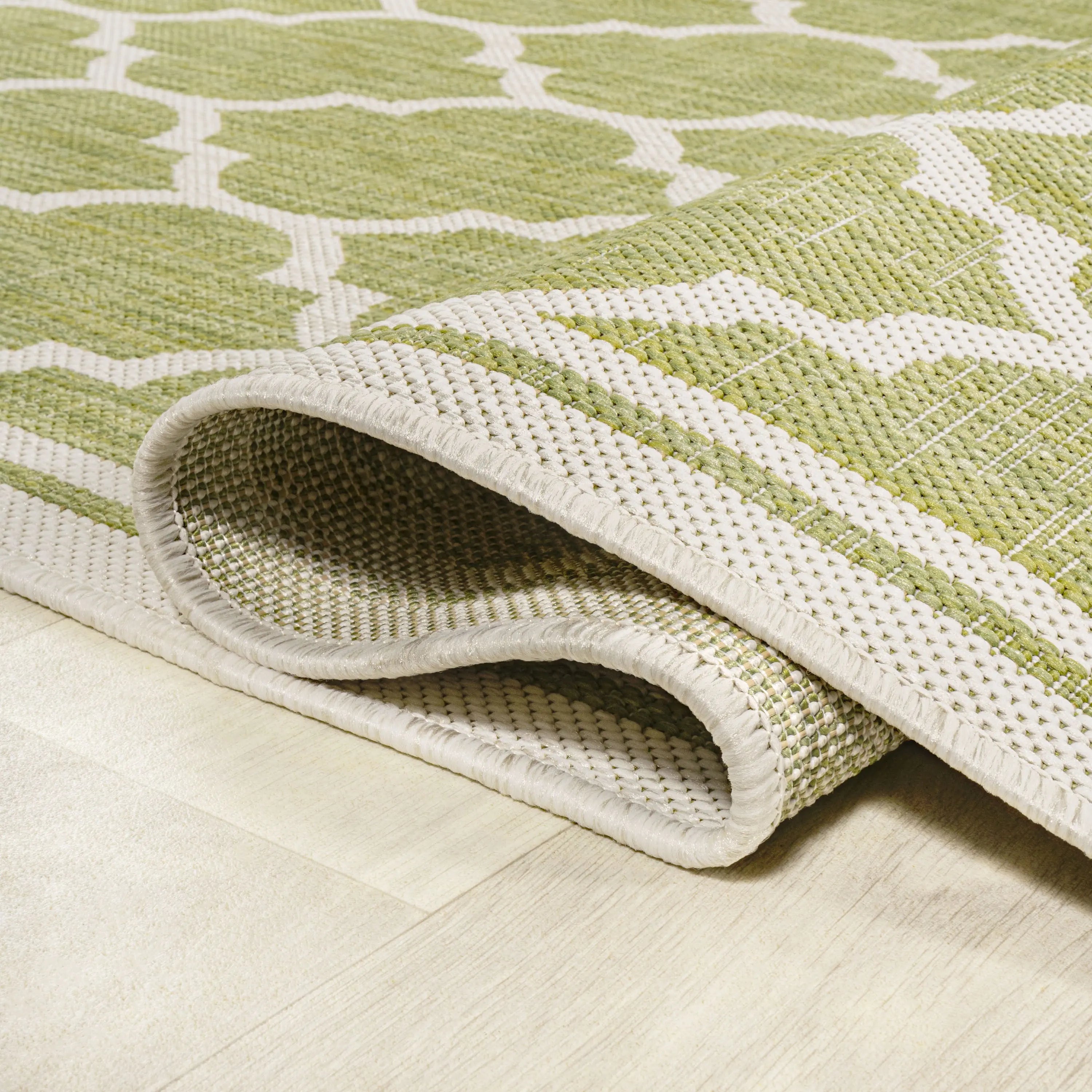 5' Green And Cream Round Geometric Indoor Outdoor Area Rug Homeroots Outdoor