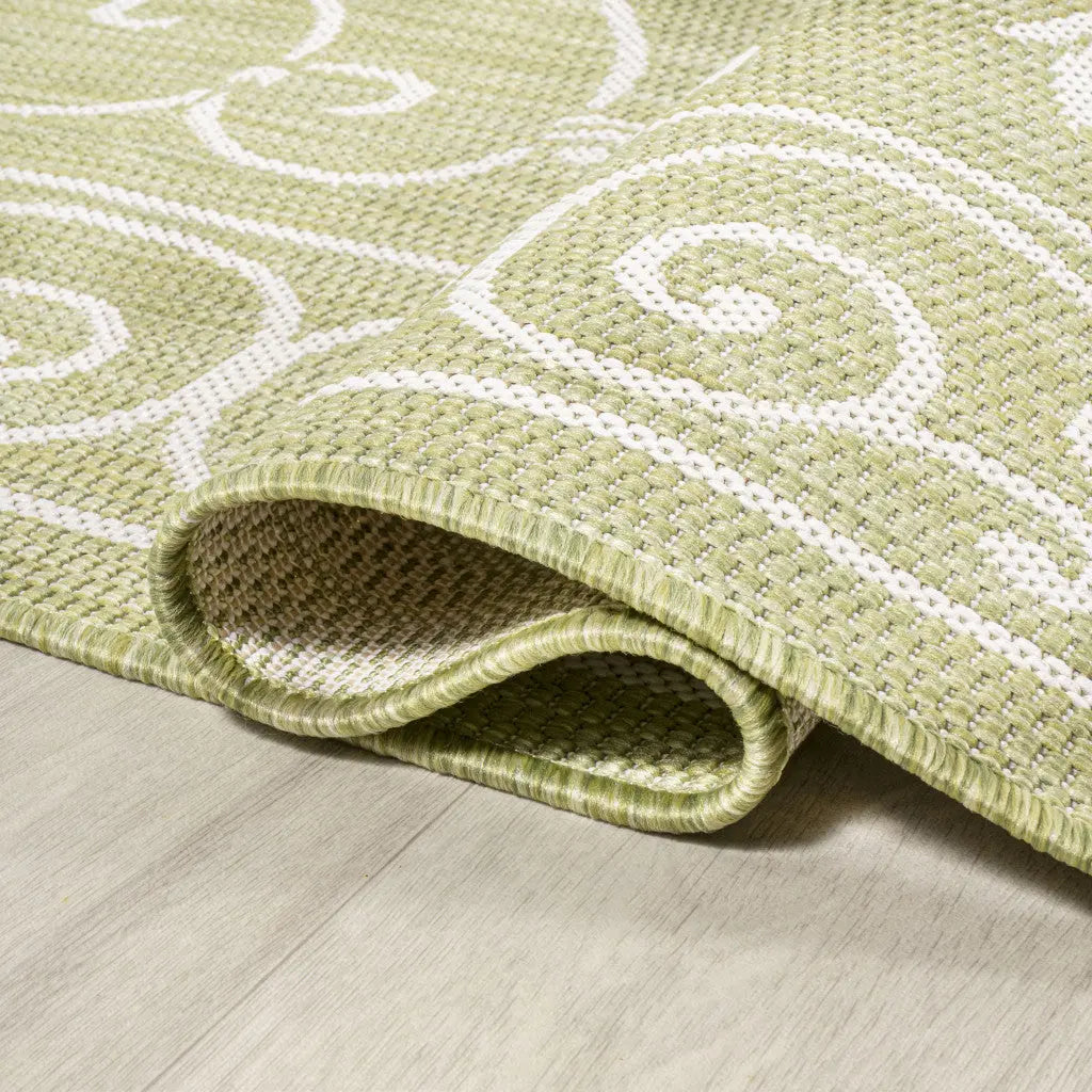 5' Green And Cream Round Medallion Indoor Outdoor Area Rug Homeroots Outdoor