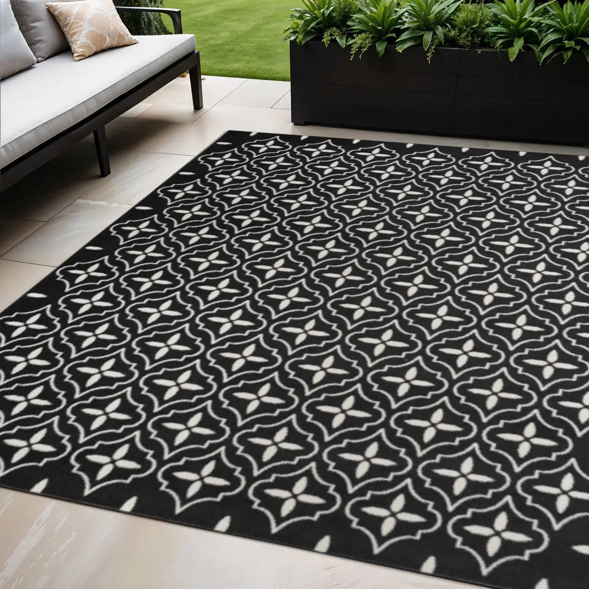 5' X 7' Black And Ivory Geometric Indoor Outdoor Area Rug Homeroots Outdoor