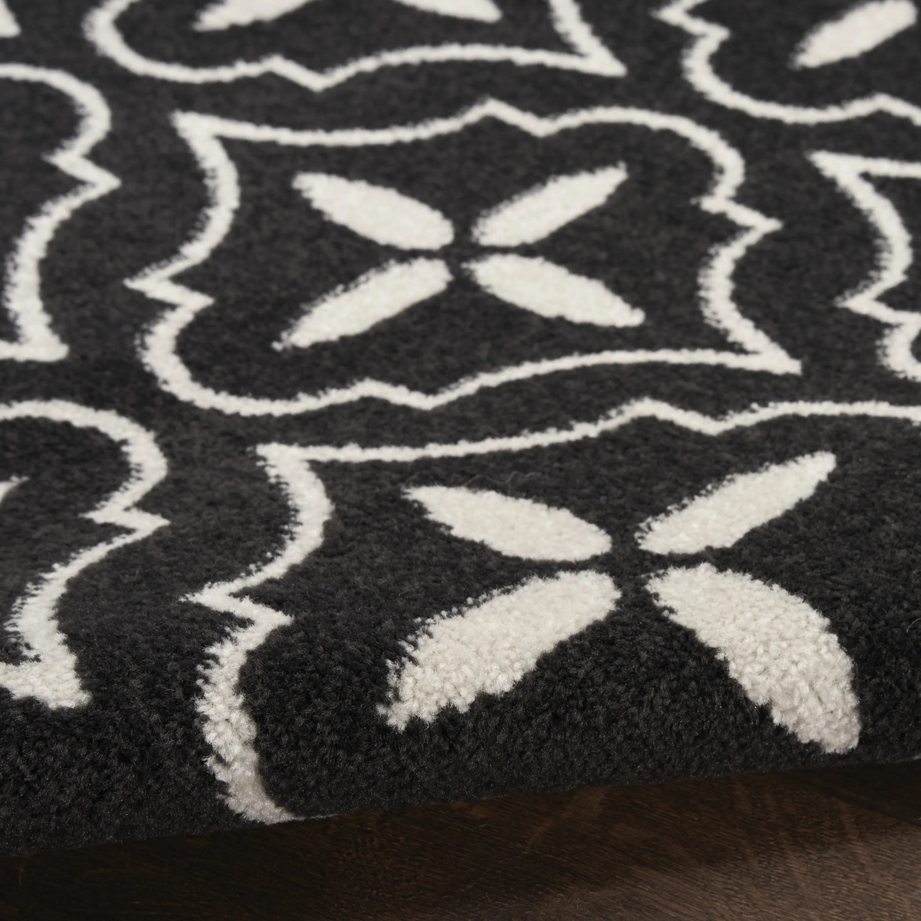 5' X 7' Black And Ivory Geometric Indoor Outdoor Area Rug Homeroots Outdoor