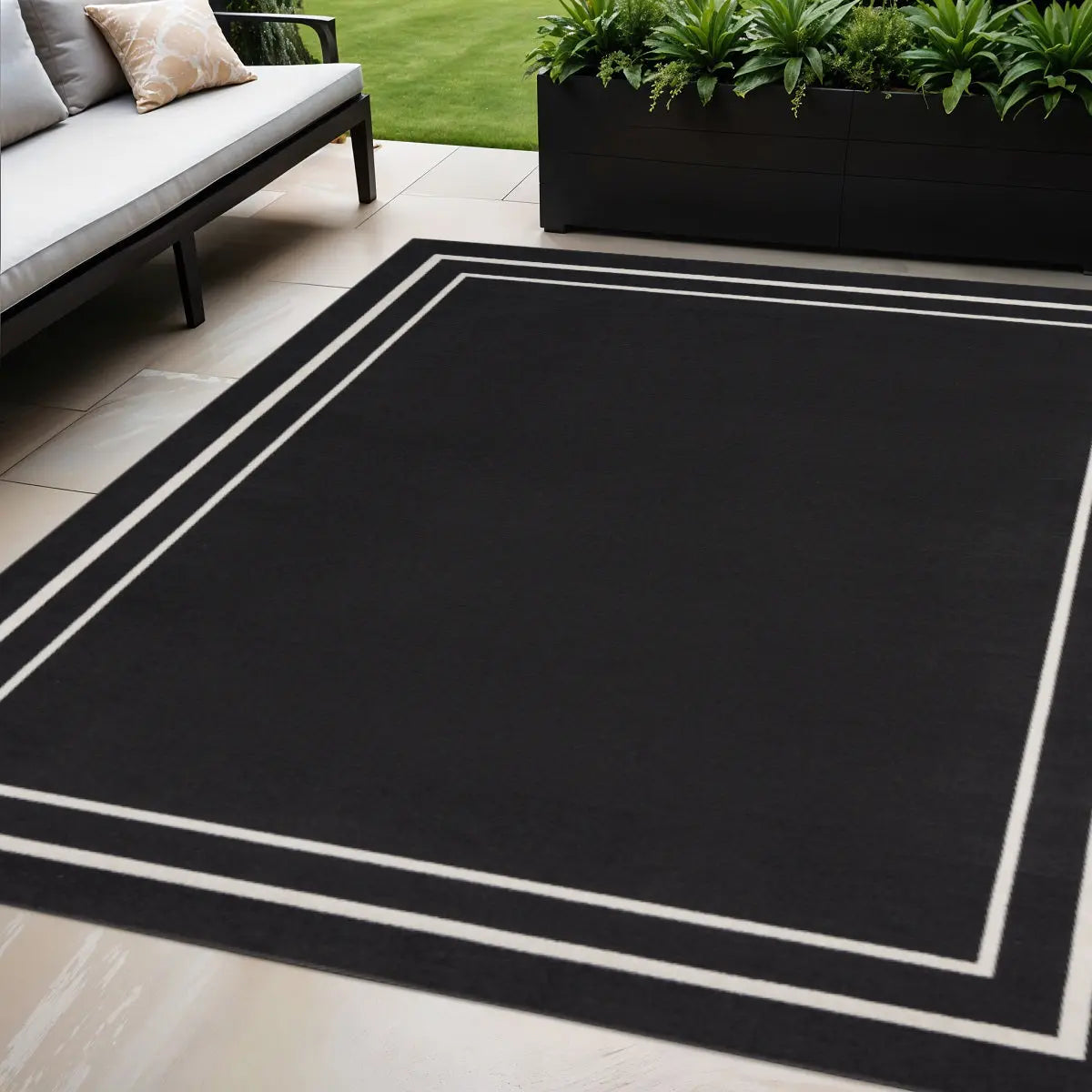 5' X 7' Black And Ivory Indoor Outdoor Area Rug Homeroots Outdoor