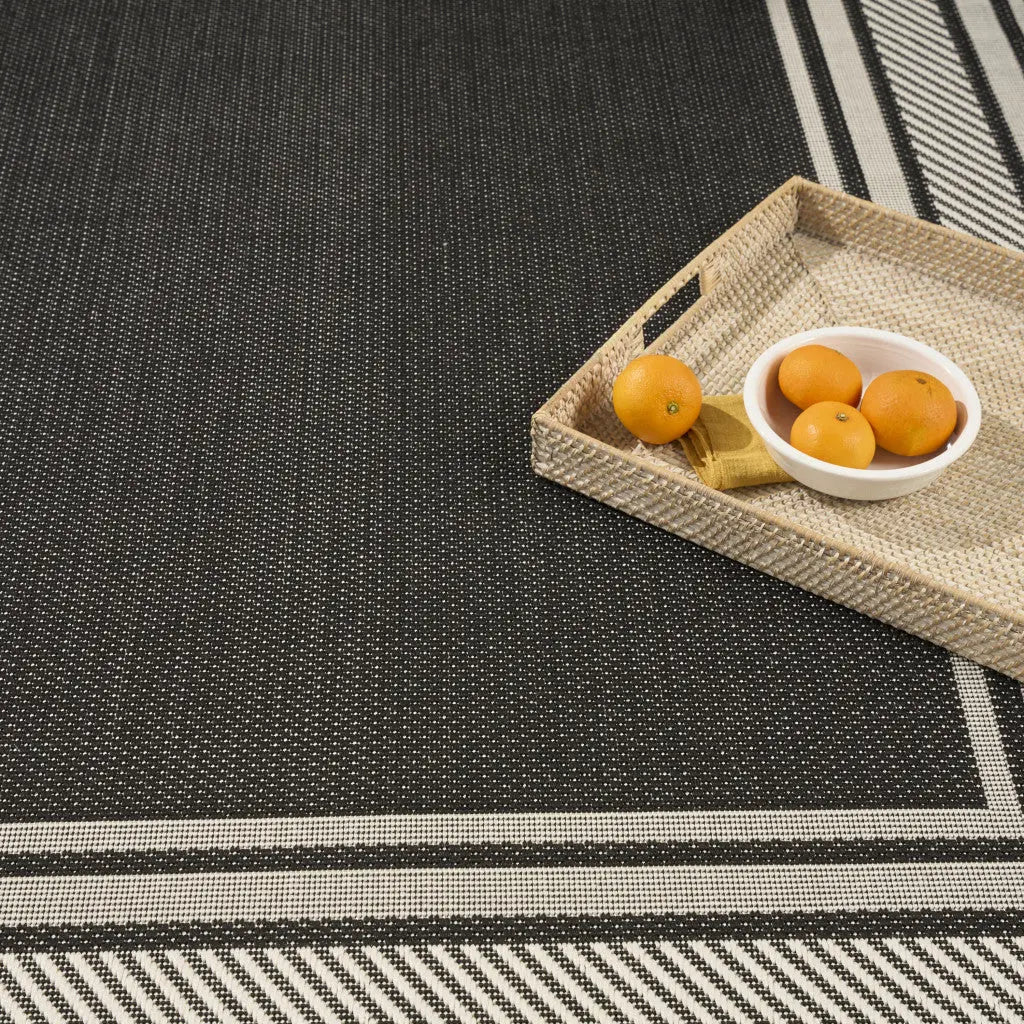 5' X 7' Black Geometric Indoor Outdoor Area Rug Homeroots Outdoor