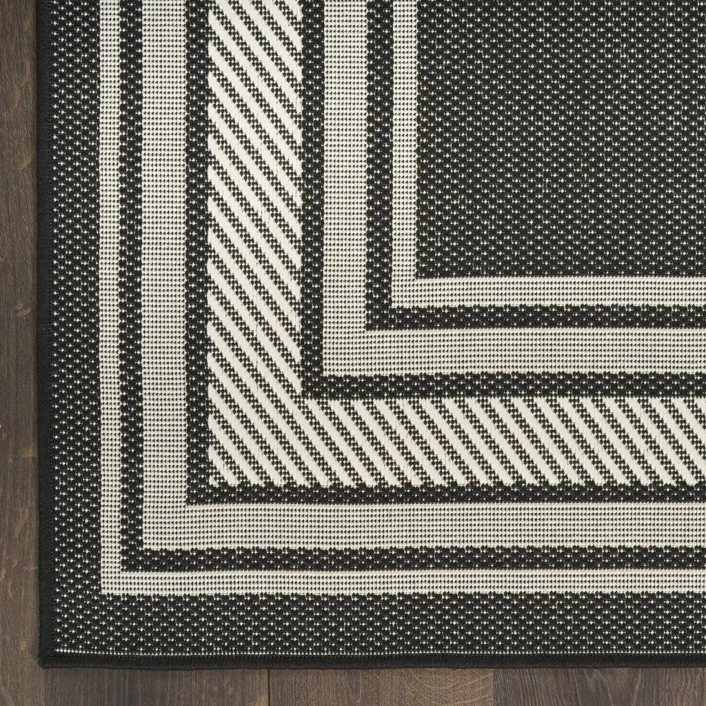 5' X 7' Black Geometric Indoor Outdoor Area Rug Homeroots Outdoor