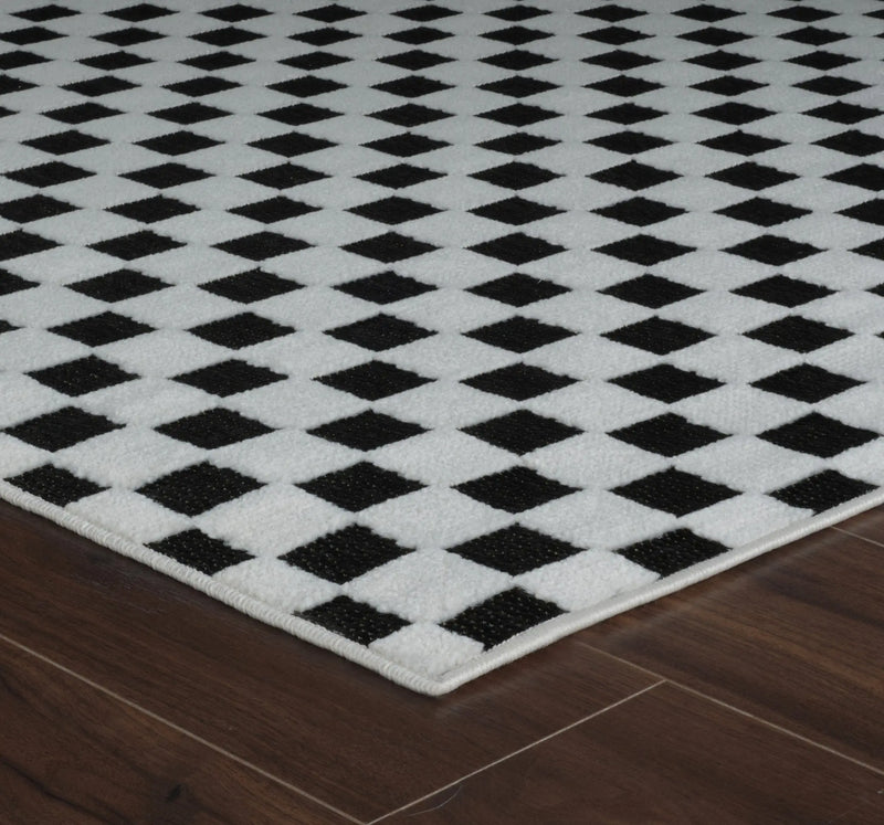 5' X 7' Black and White Geometric Distressed Indoor Outdoor Area Rug Homeroots Outdoor
