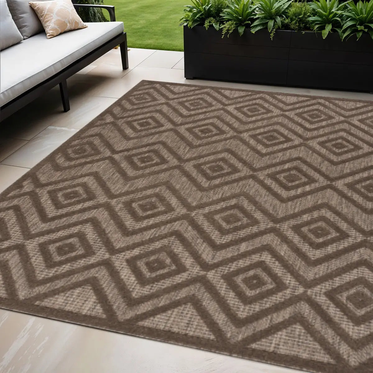 5' X 7' Dark Brown And Light Brown Geometric Indoor Outdoor Area Rug Homeroots Outdoor