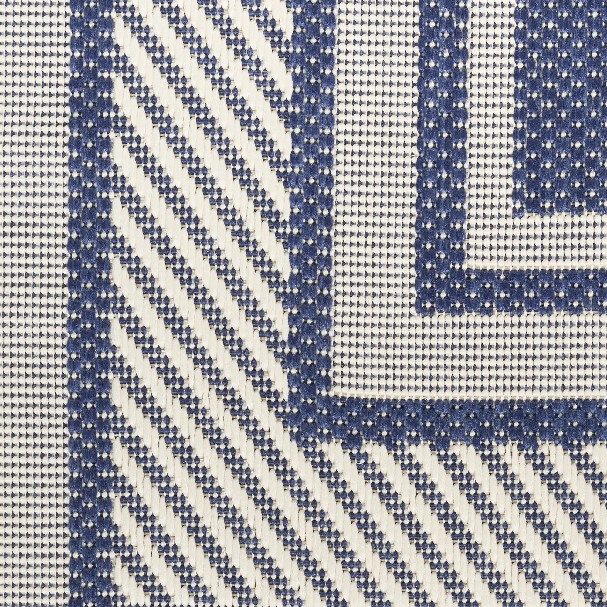 5' X 7' Denim Blue And Ivory Geometric Indoor Outdoor Area Rug Homeroots Outdoor