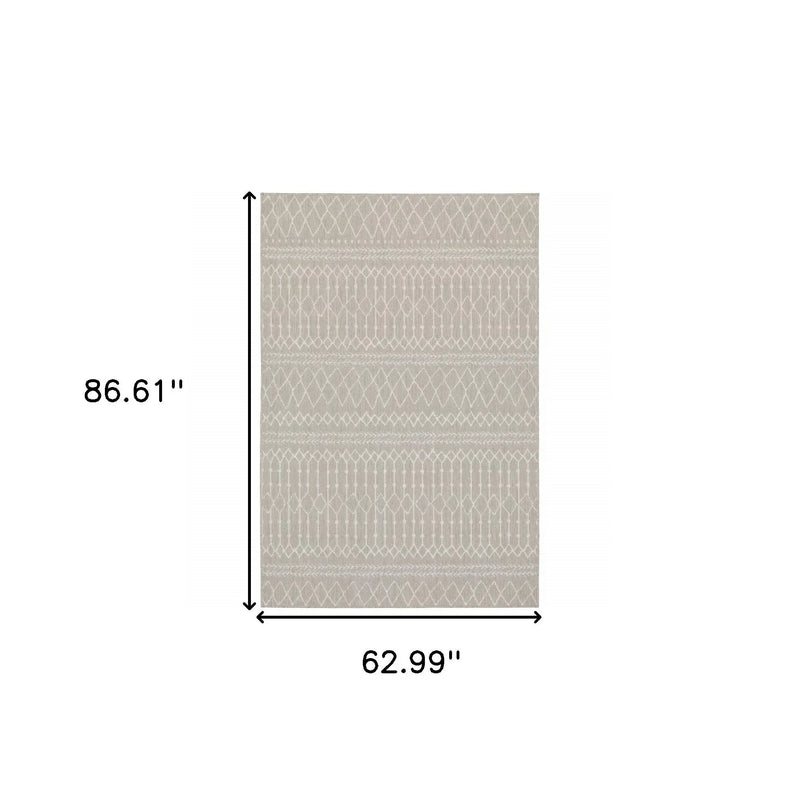 5' X 7' Gray And Ivory Indoor Outdoor Area Rug Homeroots Outdoor