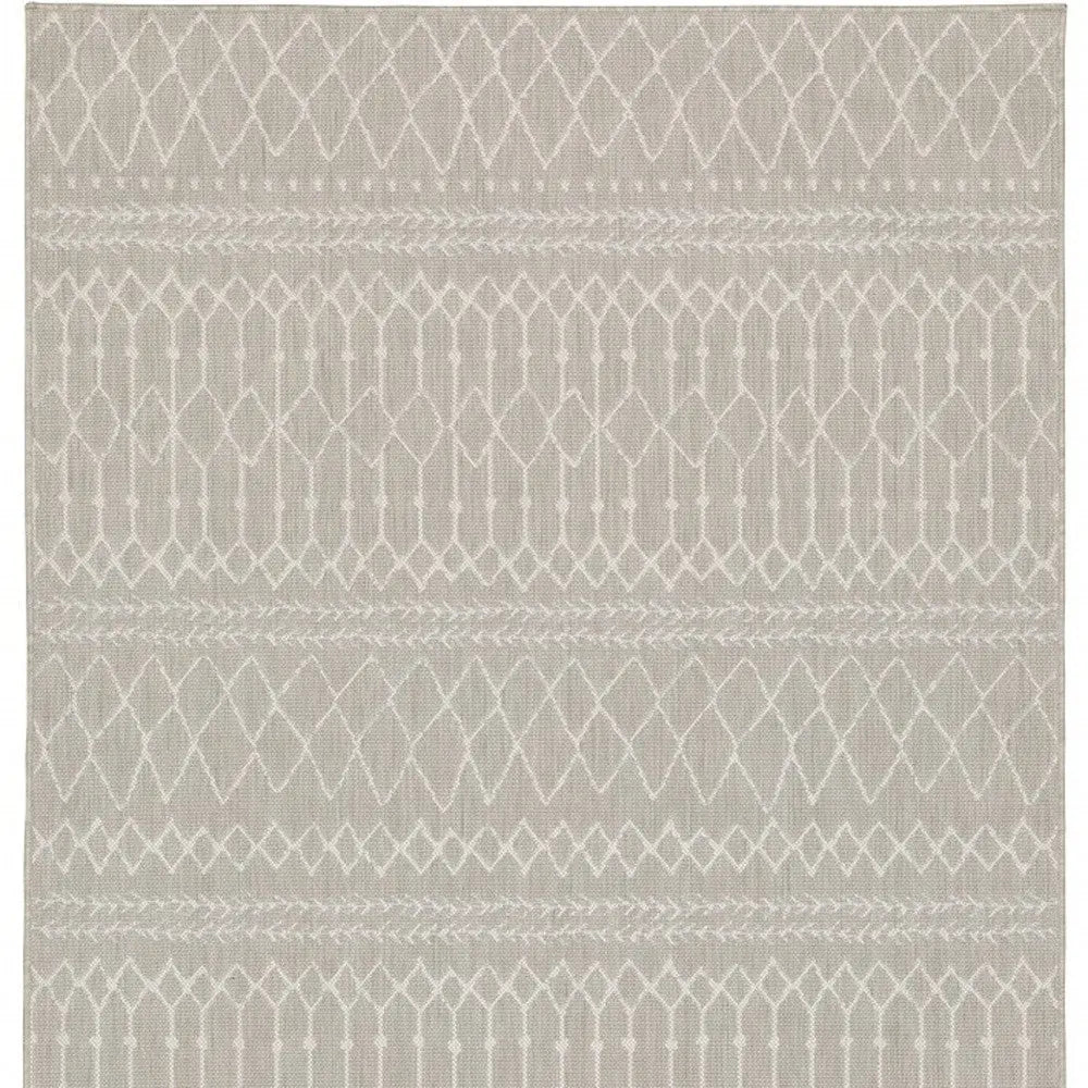 5' X 7' Gray And Ivory Indoor Outdoor Area Rug Homeroots Outdoor