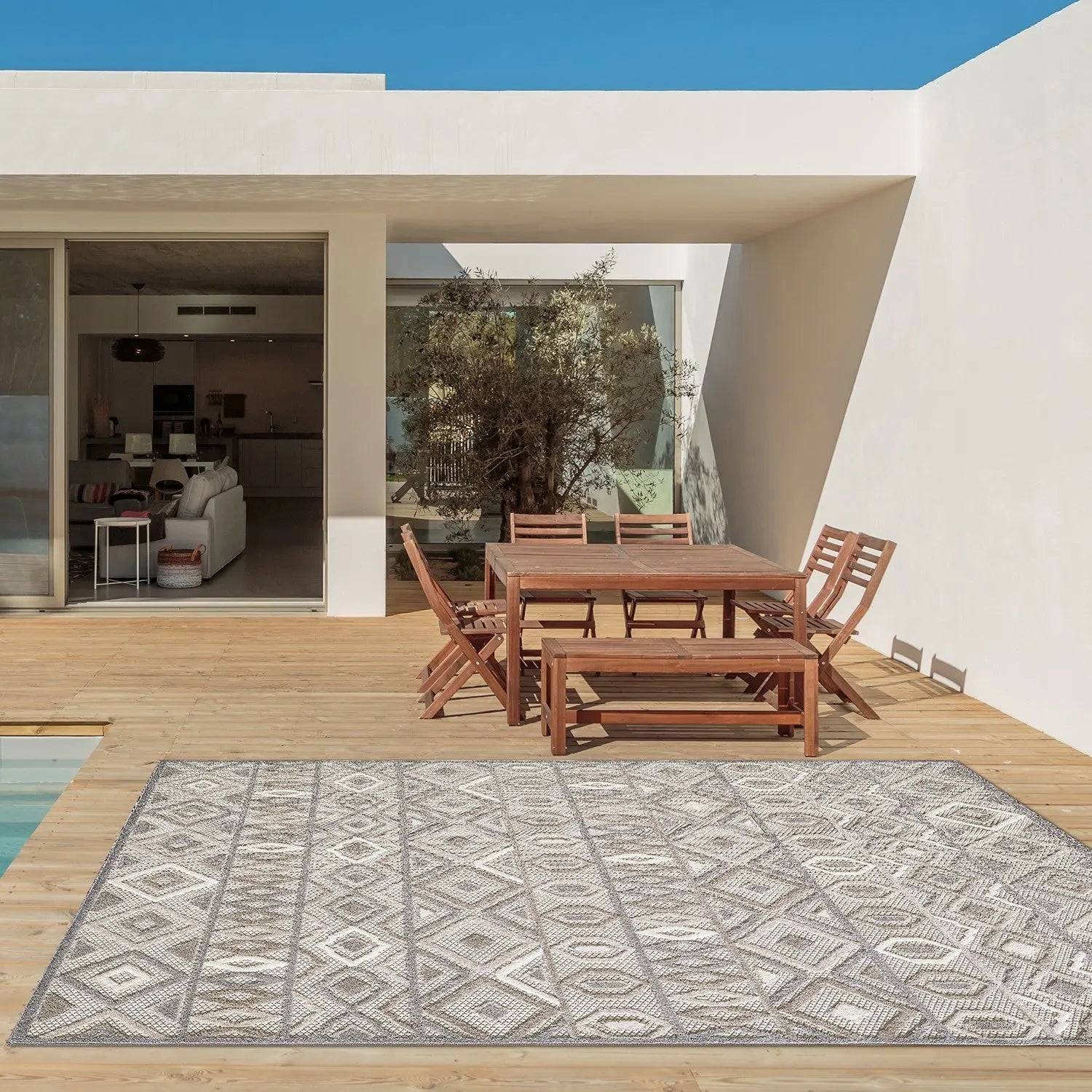 5' X 7' Gray And Ivory Southwestern Stain Resistant Indoor Outdoor Area Rug Homeroots Outdoor