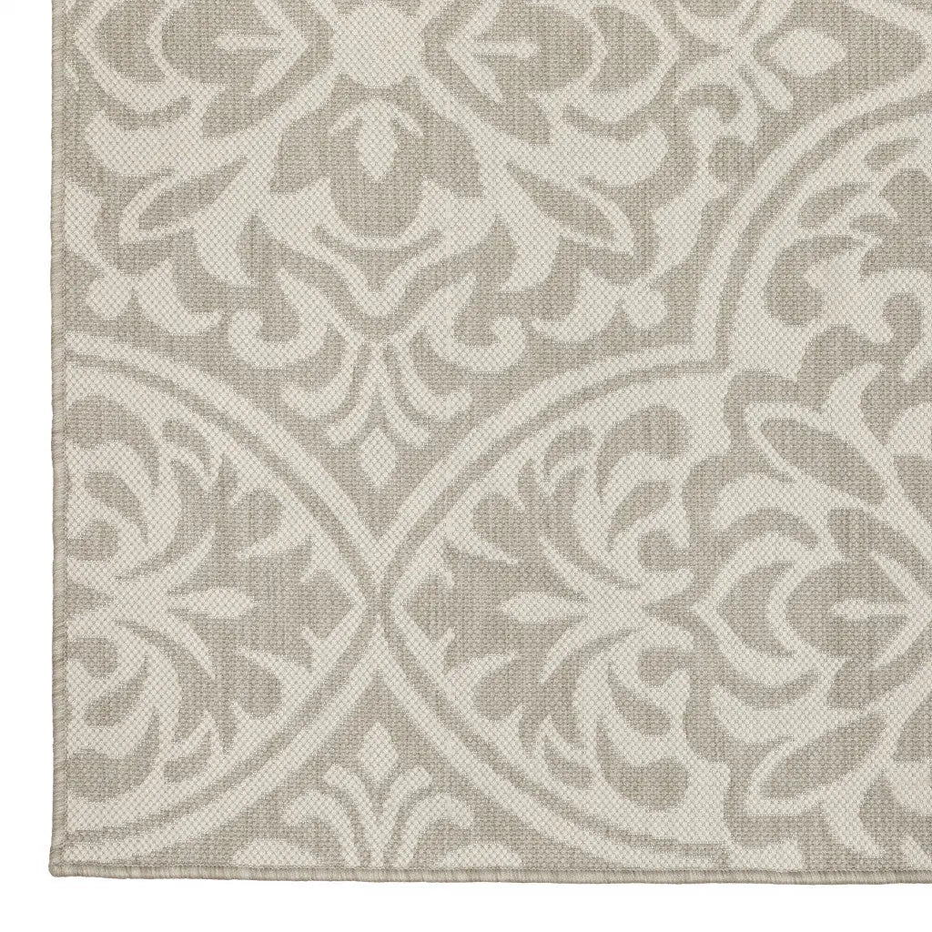 5' X 7' Gray and Ivory Floral Stain Resistant Indoor Outdoor Area Rug Homeroots Outdoor
