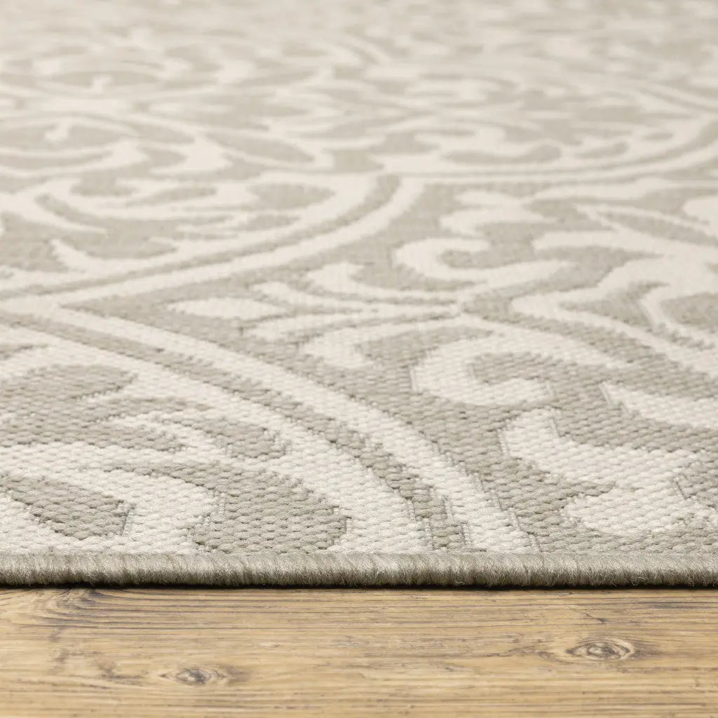 5' X 7' Gray and Ivory Floral Stain Resistant Indoor Outdoor Area Rug Homeroots Outdoor