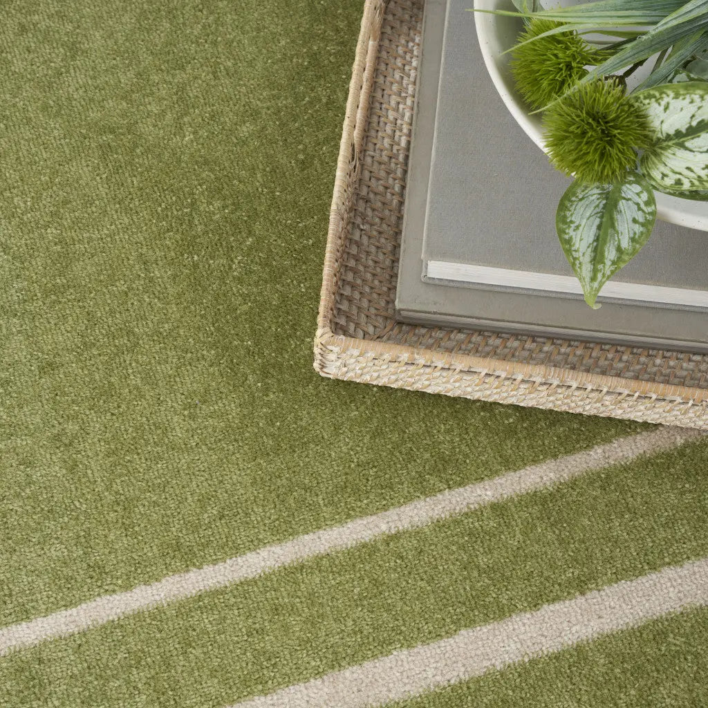 5' X 7' Green And Ivory Indoor Outdoor Area Rug Homeroots Outdoor