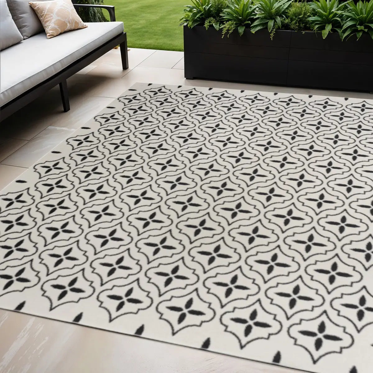 5' X 7' Ivory And Black Geometric Indoor Outdoor Area Rug Homeroots Outdoor