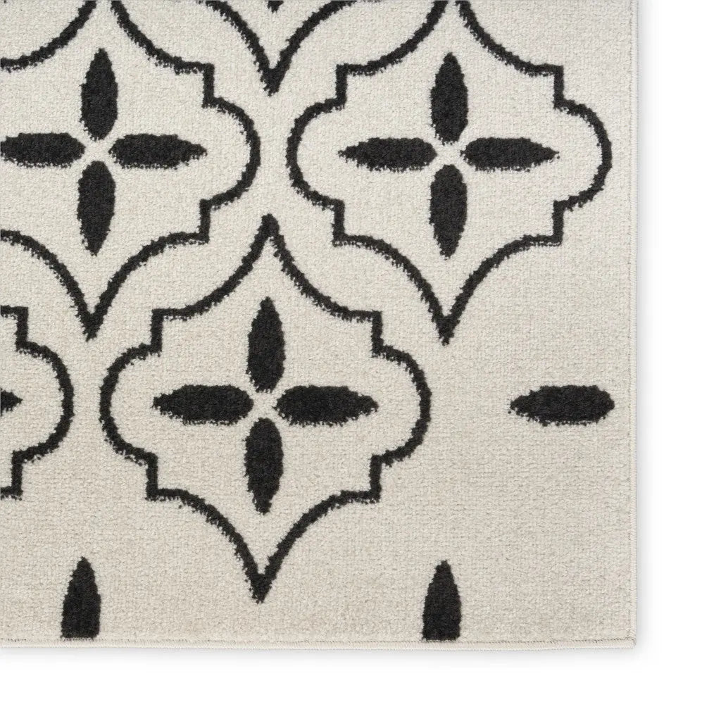 5' X 7' Ivory And Black Geometric Indoor Outdoor Area Rug Homeroots Outdoor