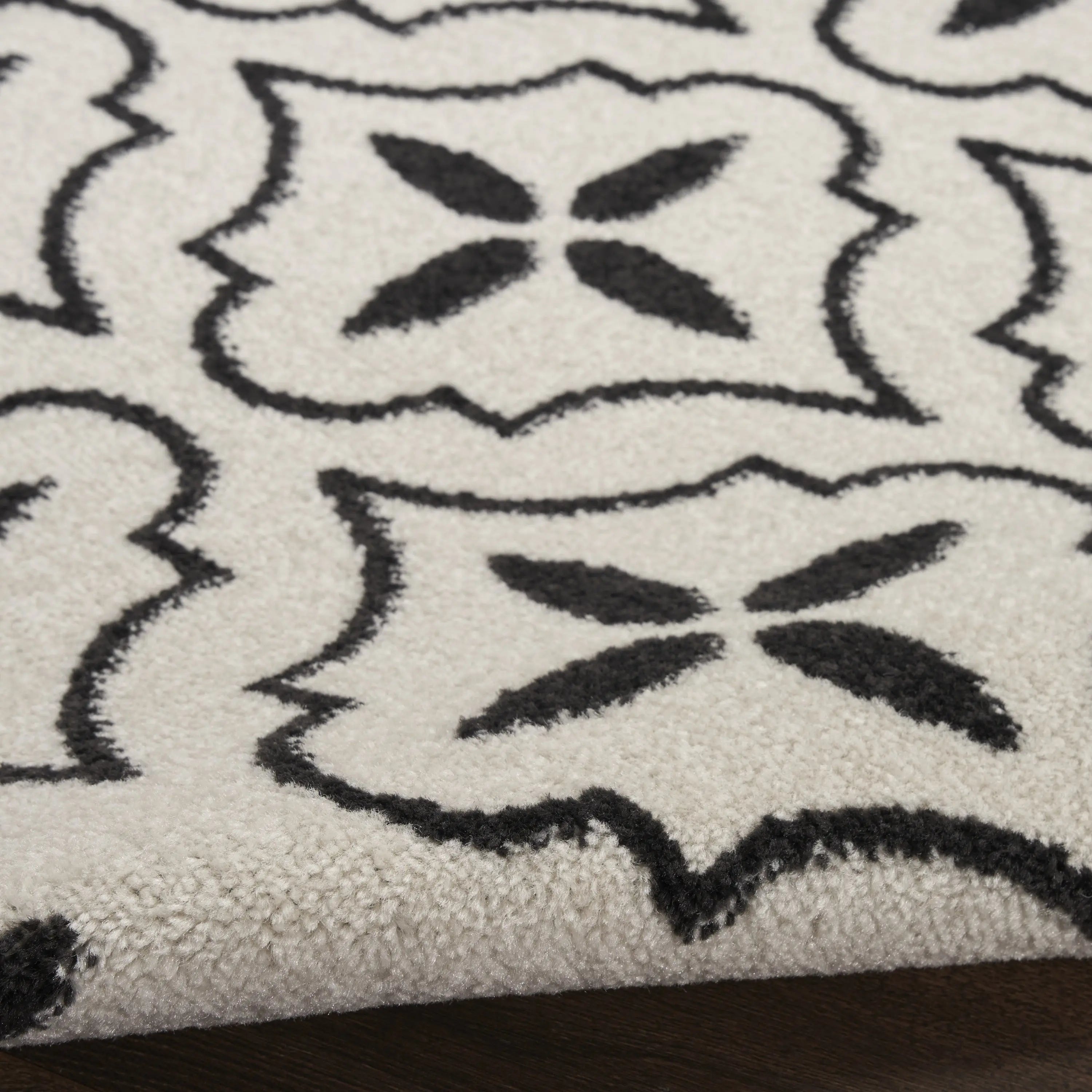 5' X 7' Ivory And Black Geometric Indoor Outdoor Area Rug Homeroots Outdoor