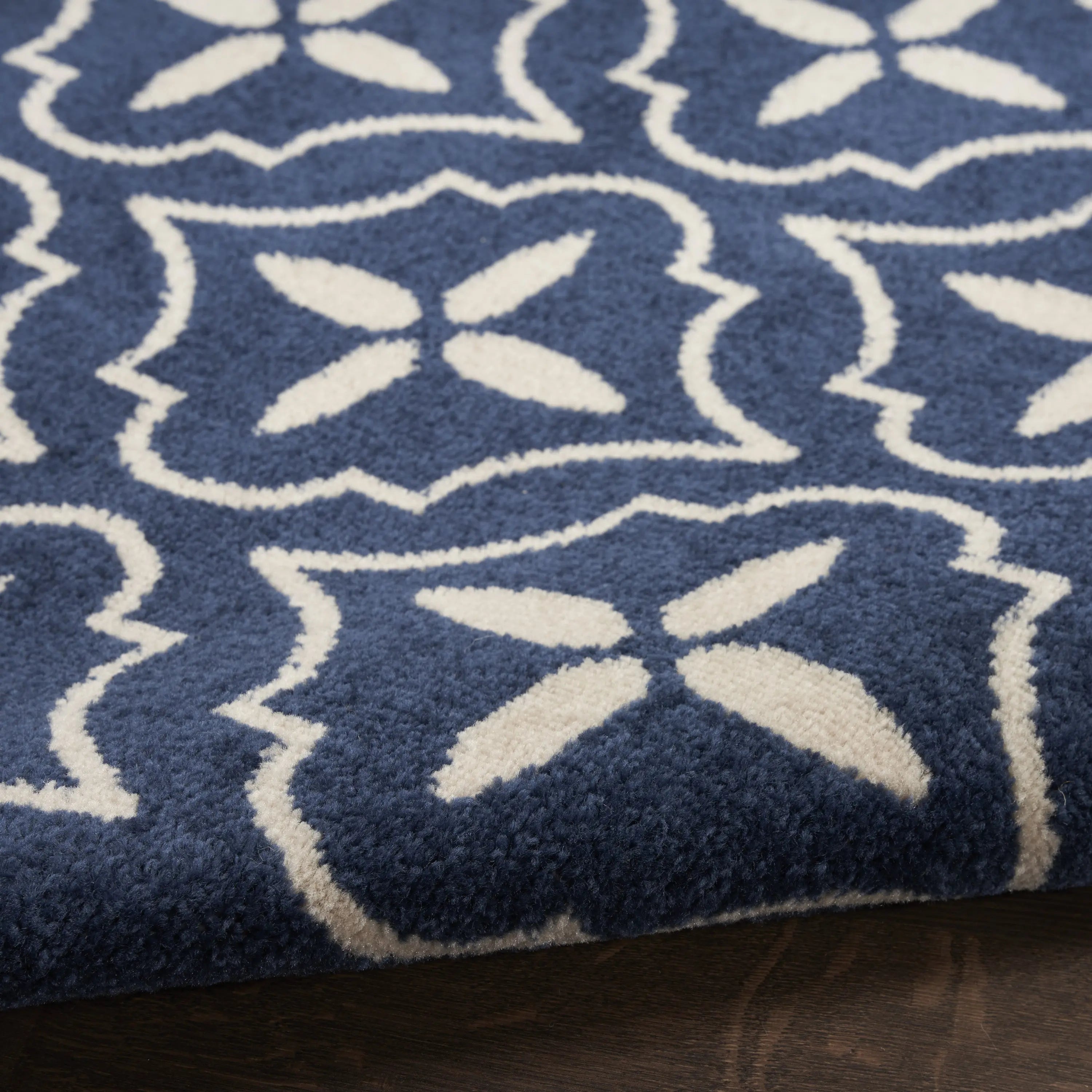 5' X 7' Navy Blue And Ivory Geometric Indoor Outdoor Area Rug Homeroots Outdoor